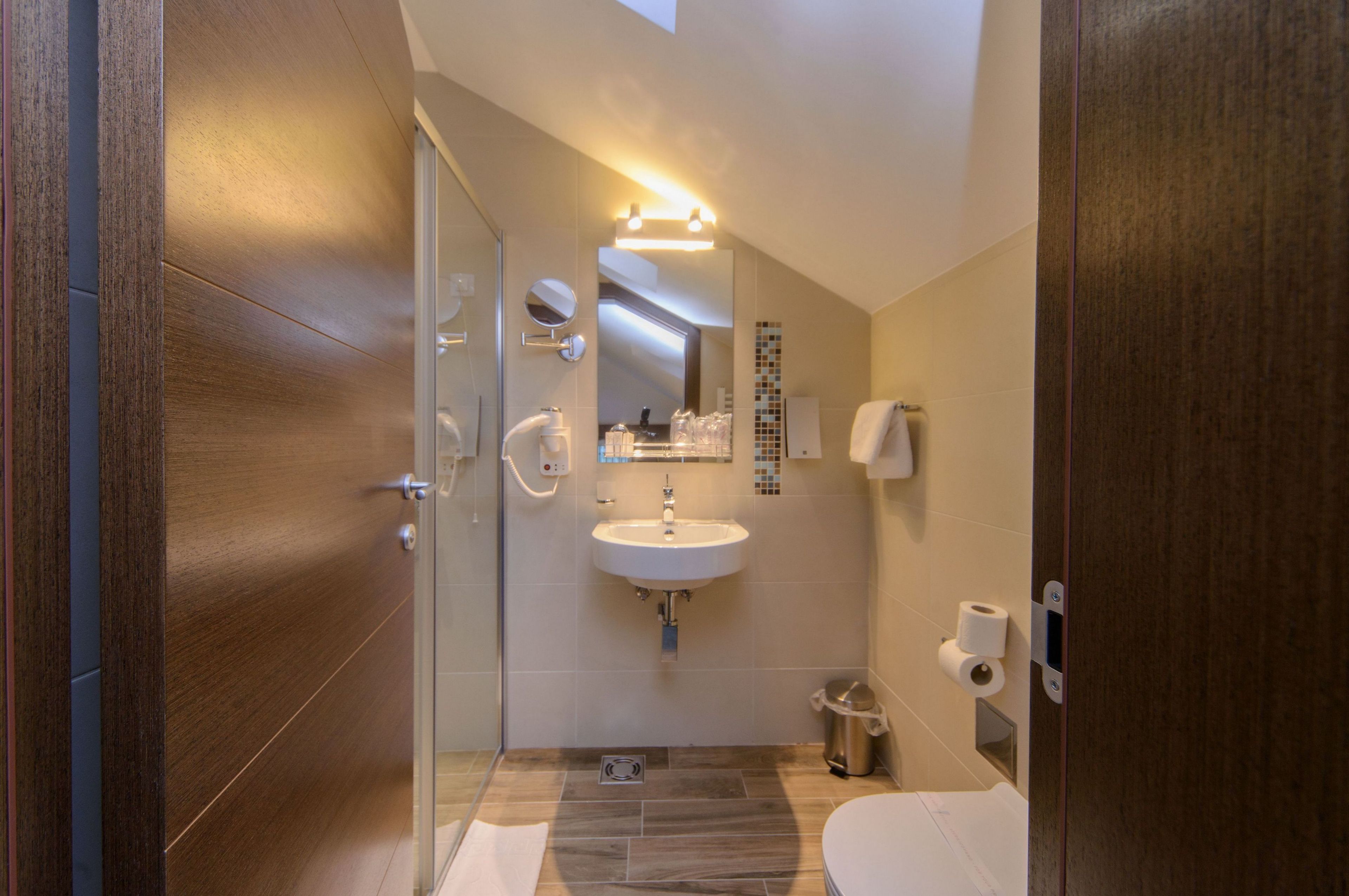 1 bedroom, premium bedding, minibar, in-room safe