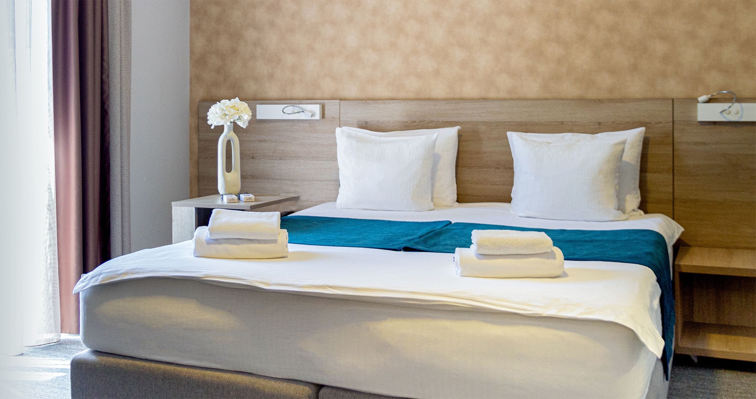 queen room with parking spot | 1 bedroom, premium bedding, minibar, in-room safe