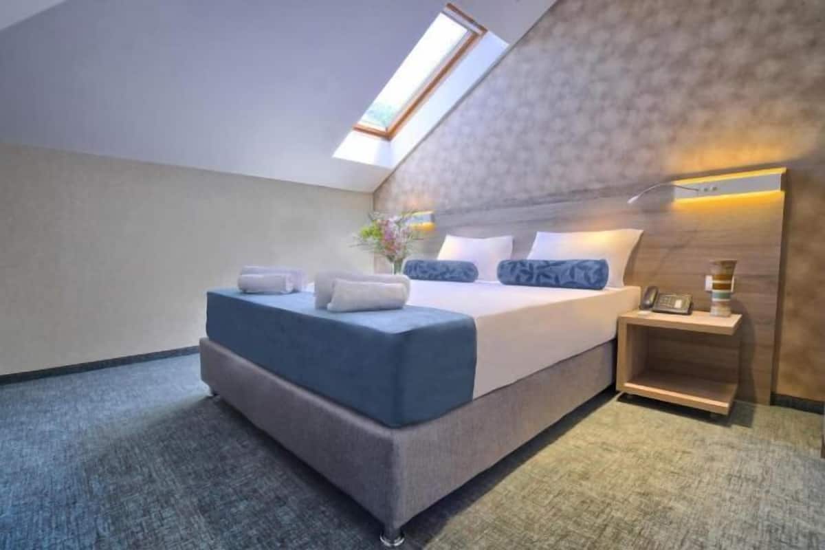 Roba de llit d'alta qualitat, minibar i caixa forta a l'habitació