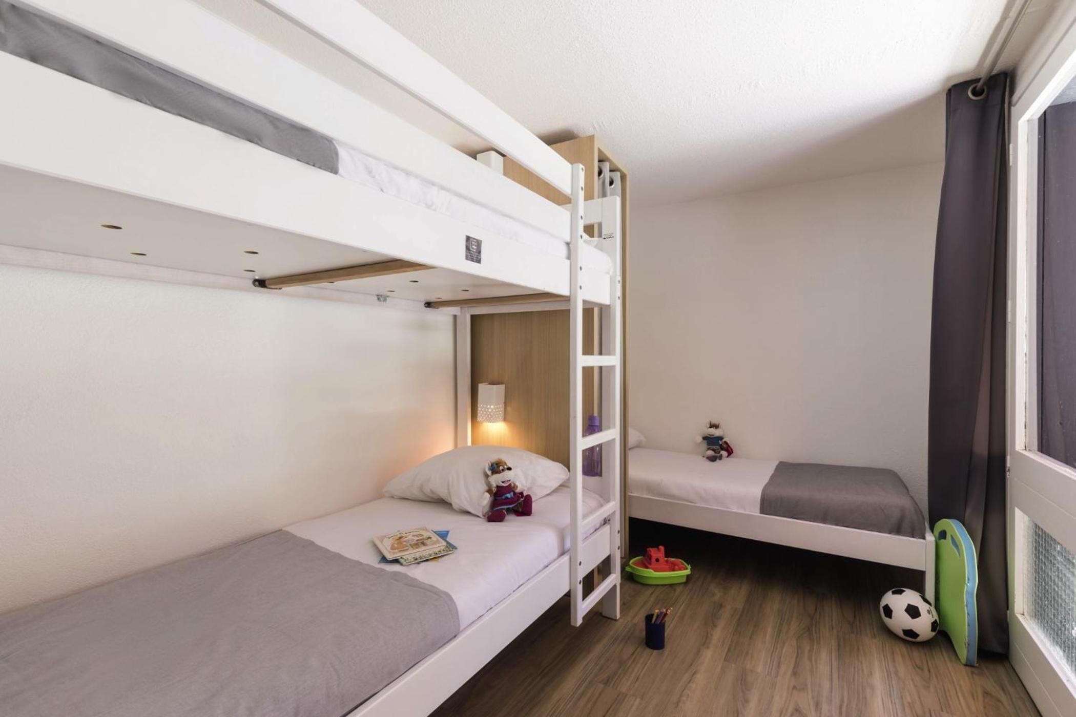 2 bedrooms, in-room safe, iron/ironing board, free WiFi