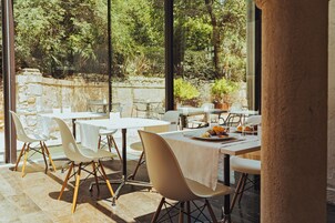 Desayuno para llevar diario (EUR 12 por persona)