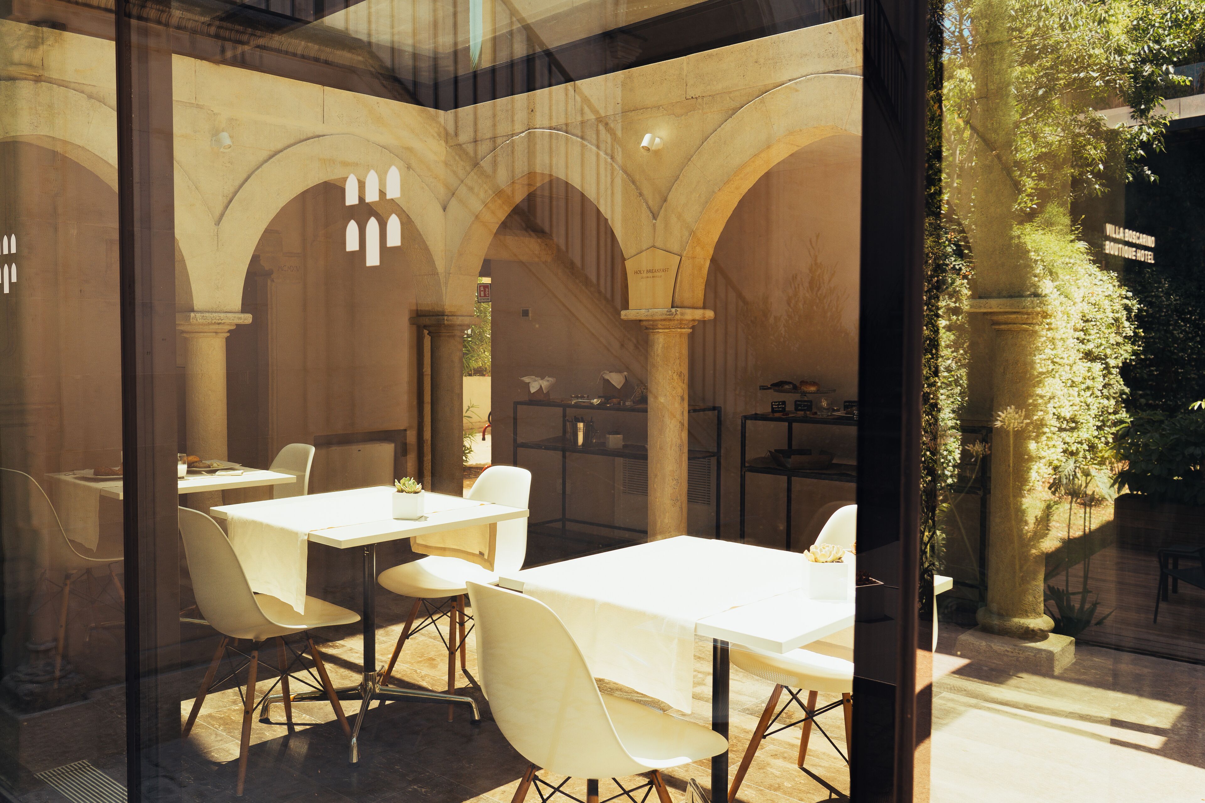 Sarapan dibawa pulang setiap hari (EUR 12 per orang)