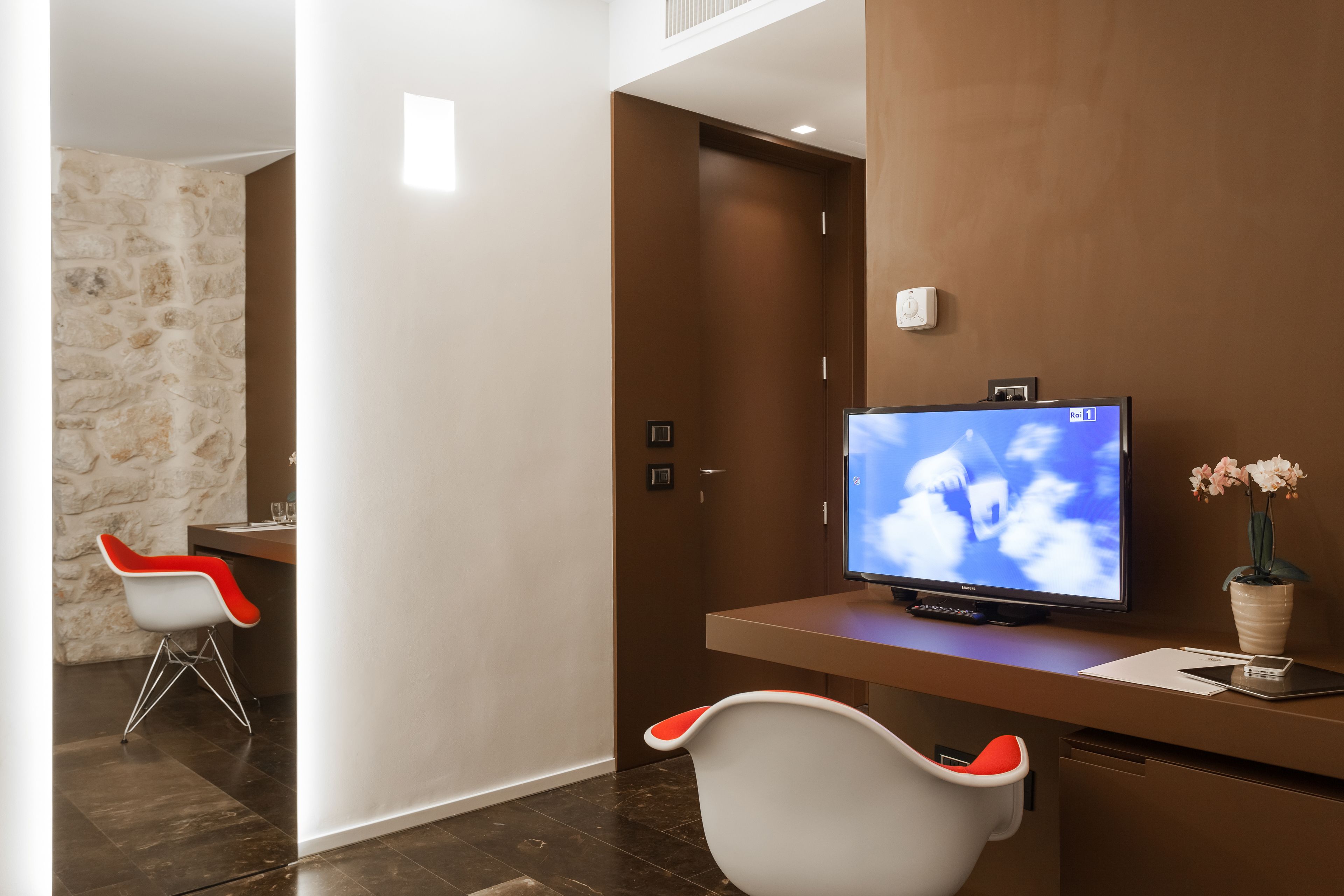 standard room | in-room business centre