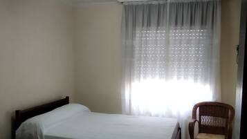 Chambre Triple | Literie de qualité supérieure, rideaux occultants