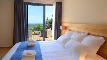 Doppia Standard, accessibile ai disabili, vista mare | Biancheria da letto di alta qualità, minibar, una cassaforte in camera