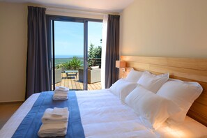 Chambre Double Standard, accessible aux personnes à mobilité réduite, vue mer