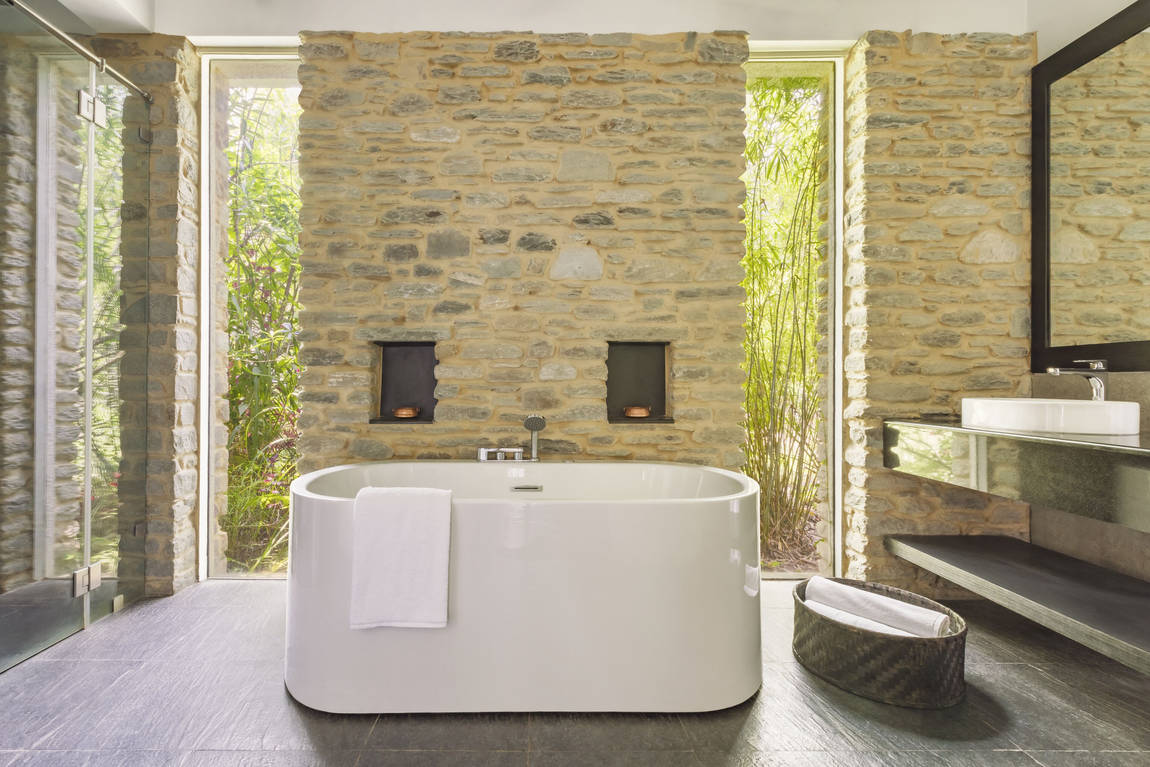 grand room (pavilions) | bathroom | separate bathtub and shower, free toiletries, hair dryer, bathrobes