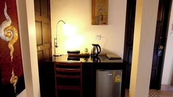 Grand Deluxe Twin (Ground floor) | Desk, iron/ironing board, free WiFi, bed sheets