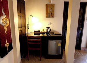 Grand Deluxe Twin (Ground floor)  | Desk, iron/ironing board, free WiFi, bed sheets