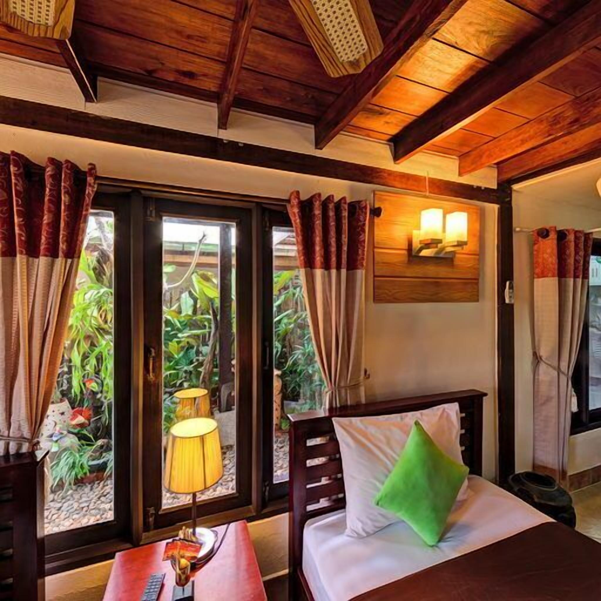 In-room safe, desk, rollaway beds, free WiFi