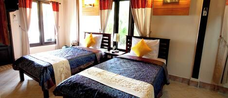 Grand Deluxe Twin (Ground floor) | Escritorio, tabla de planchar con plancha, wifi gratis y ropa de cama