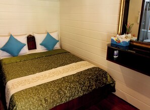 Superior Room | Desk, iron/ironing board, free WiFi, bed sheets