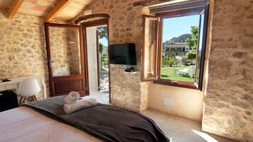 Individually decorated, individually furnished, desk, free WiFi