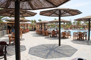 供應早餐及晚餐