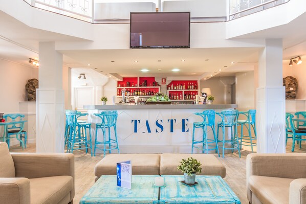 Poolside views, serves lunch