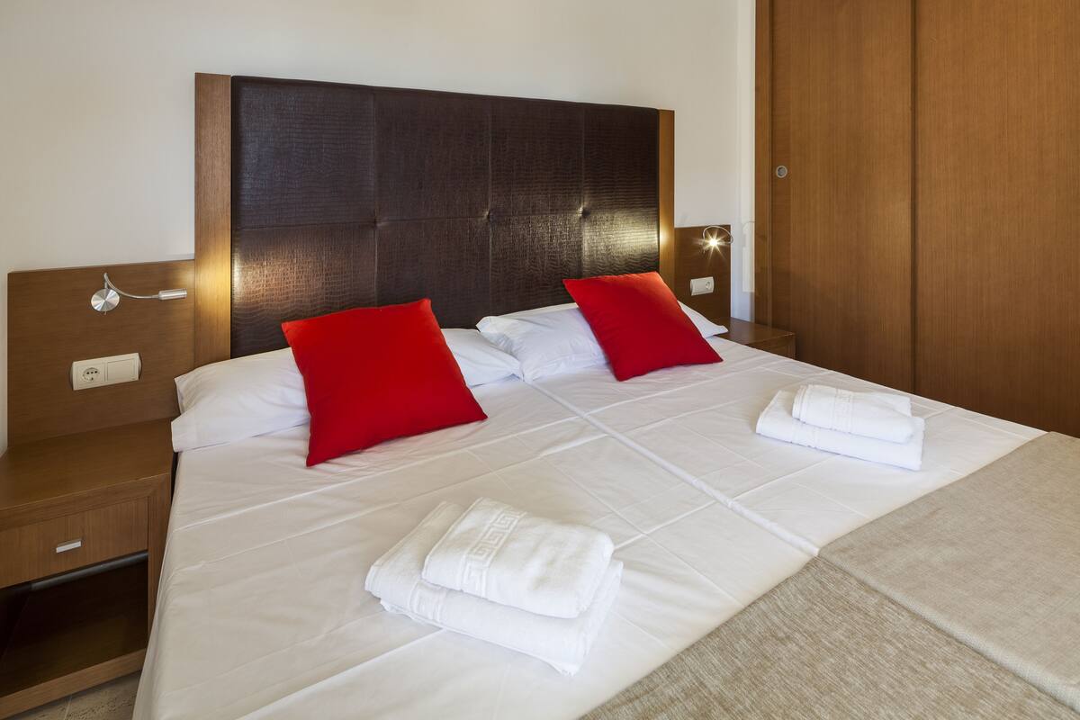 Appartement, 1 slaapkamer, balkon (2 single beds + single sofa bed) | Een kluis op de kamer, verduisterende gordijnen
