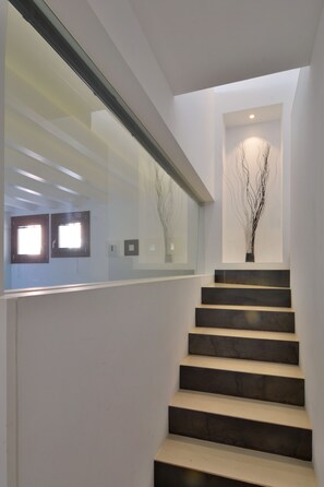 Télévision à écran plat de 42 pouces avec chaînes par câble, télévision