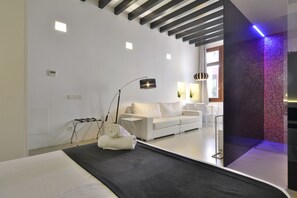 Down comforters, free cribs/infant beds, free WiFi, bed sheets - Lonja Suites Apartments  (Palma de Mallorca)