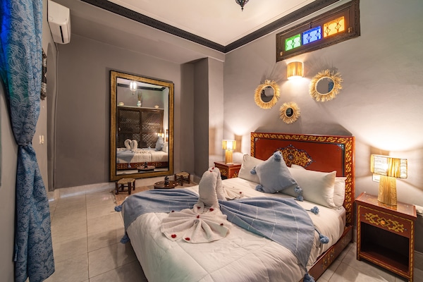 Ropa de cama de alta calidad, wifi gratis y ropa de cama