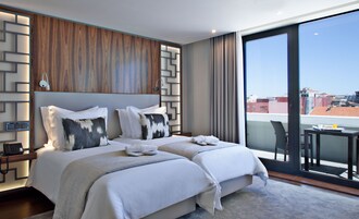 迷你吧、客房内保险箱、办公桌、隔音