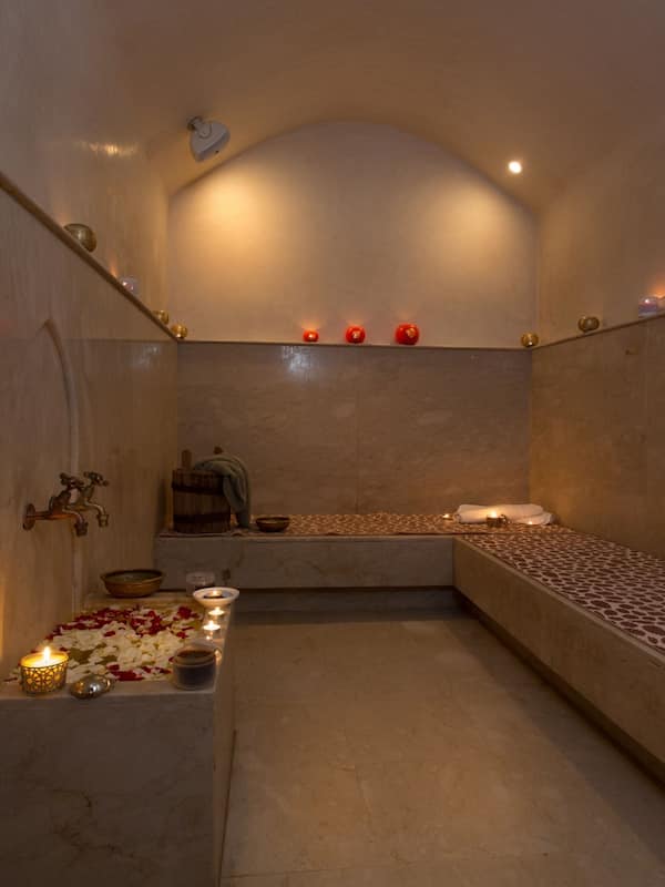Behandelingskamers voor koppels, een stoombad, een Turks bad/hammam