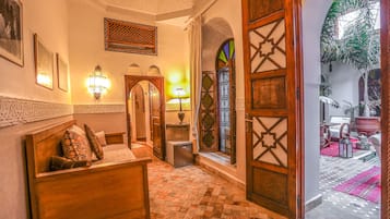 Phòng Suite Junior, 1 giường cỡ king, không hút thuốc, quang cảnh sân vườn (Gaya) | Quang cảnh từ phòng