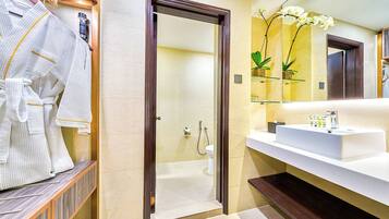 Shower, free toiletries, hair dryer, bidet