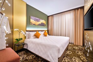 Minibar, két bảo mật tại phòng, bàn, bàn ủi/dụng cụ ủi quần áo 
