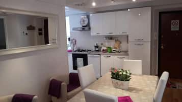 Apartment, 3 Bedrooms | Private kitchen | Full-sized fridge, microwave, oven, stovetop
