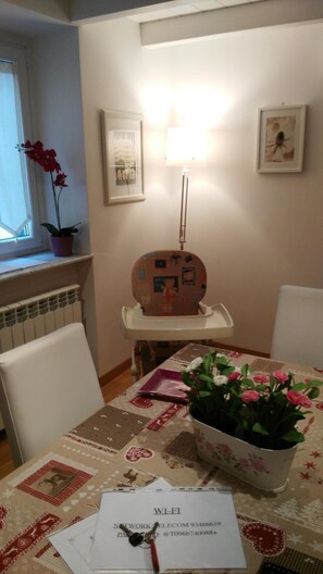 Appartement, 3 slaapkamers | 1 slaapkamer, luxe beddengoed, een bureau, verduisterende gordijnen