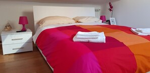 1 habitación, ropa de cama de alta calidad y escritorio 