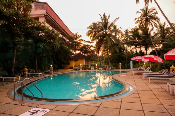 Außenpool, Liegestühle