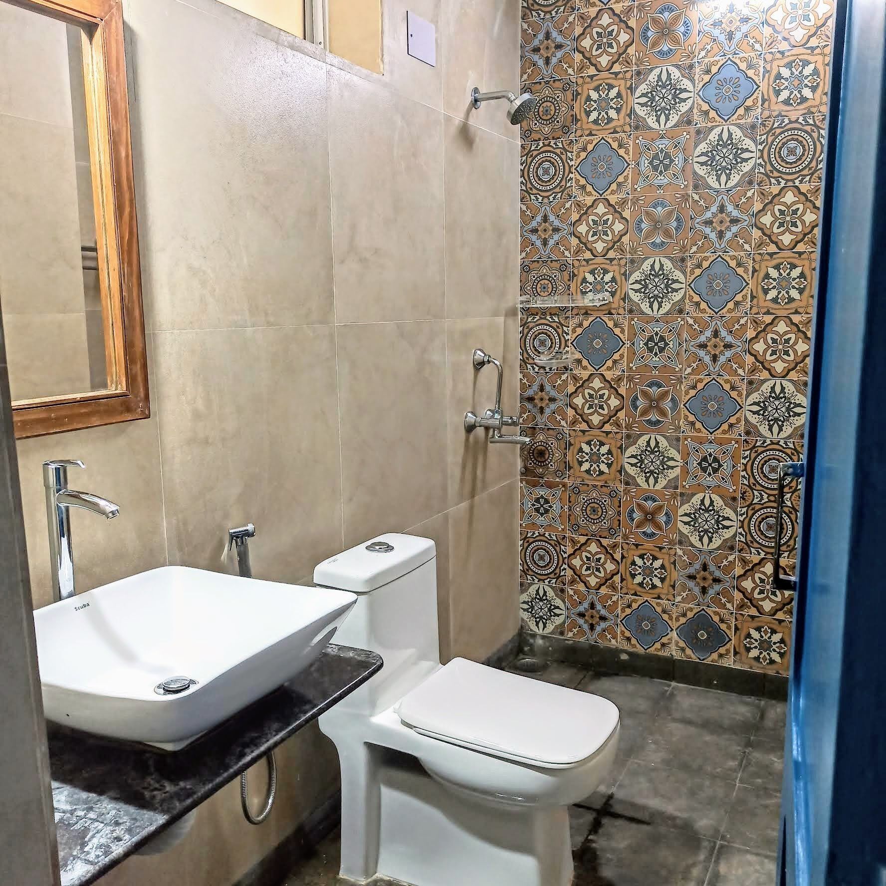 superior room, 1 double bed | bathroom | shower, towels