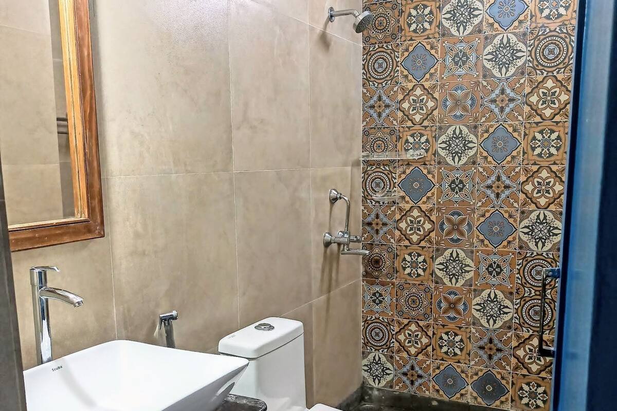 superior room, 1 double bed | bathroom | shower, towels