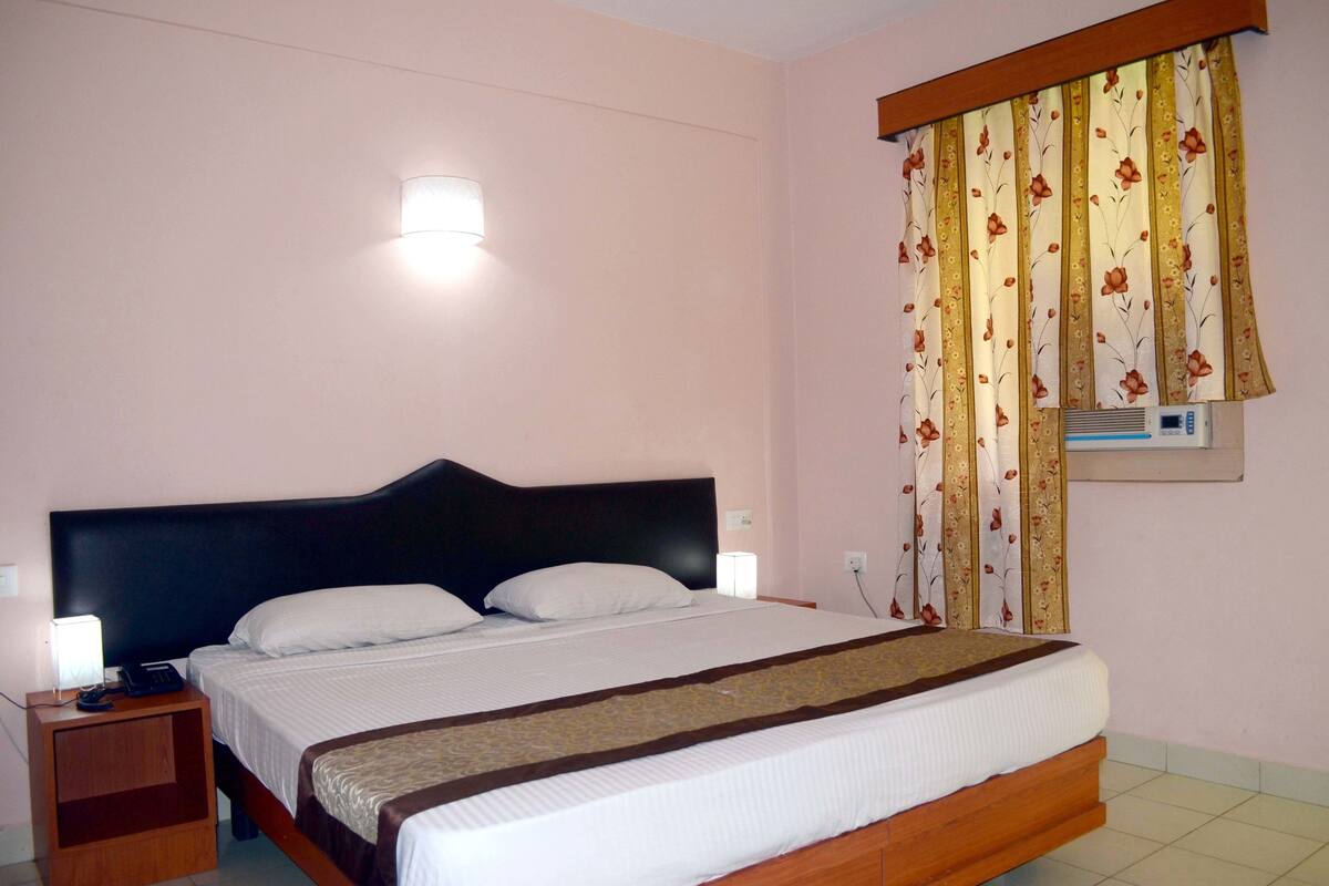 classic double room, 1 double bed, garden view | in-room safe, rollaway beds, free wifi, bed sheets