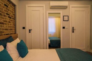 高級寢具、迷你吧、客房內保險箱、書桌