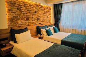 Premium bedding, minibar, in-room safe, desk - Santa Lucia Hotel (Istanbul)