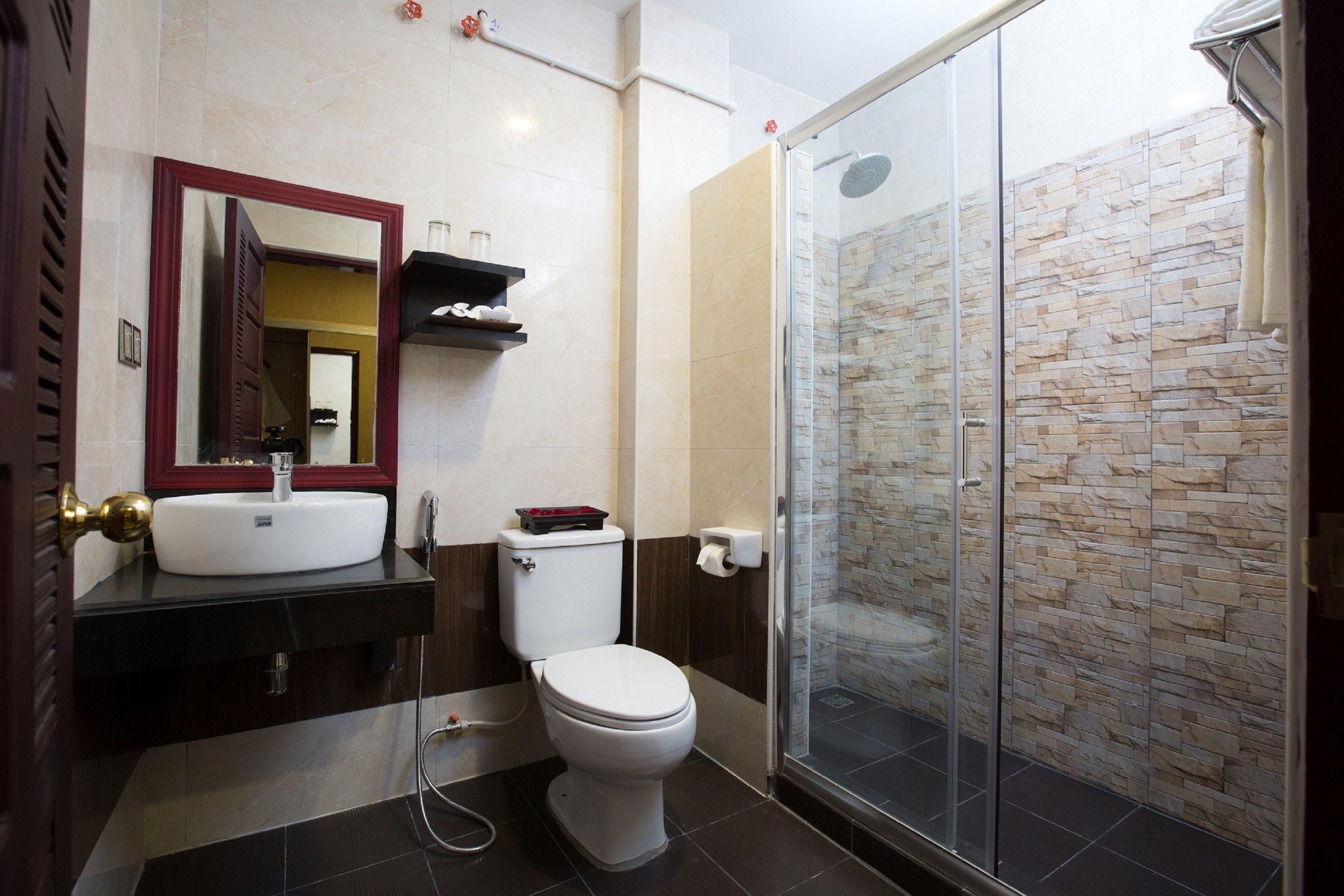 superior twin room | bathroom | free toiletries, hair dryer, towels