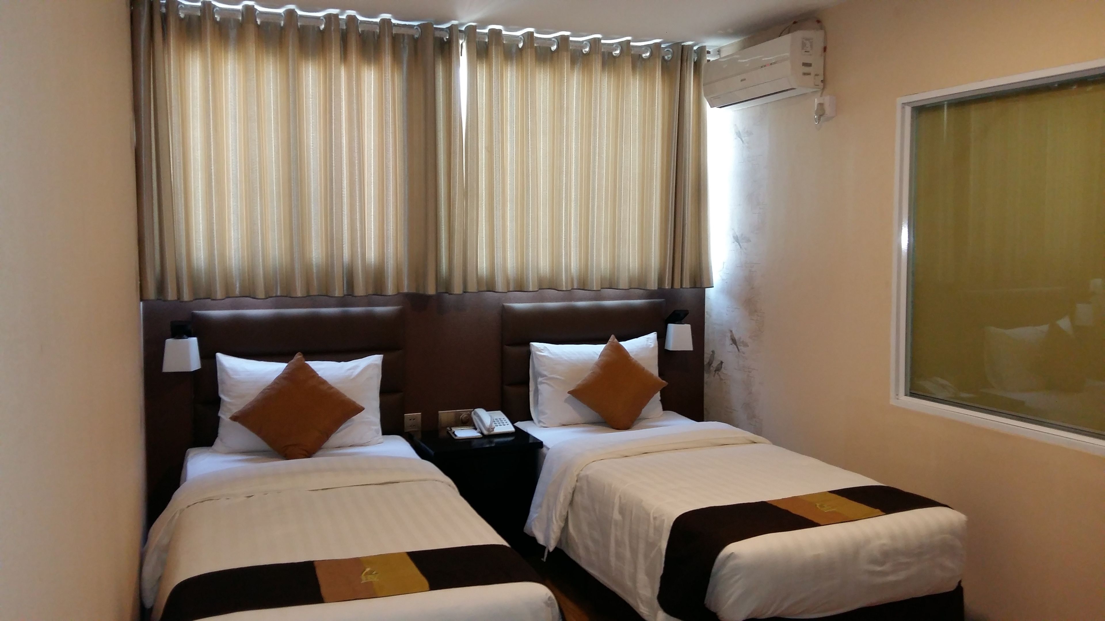 standard double or twin room, 1 bedroom, private bathroom, city view | bathroom | free toiletries, hair dryer, towels