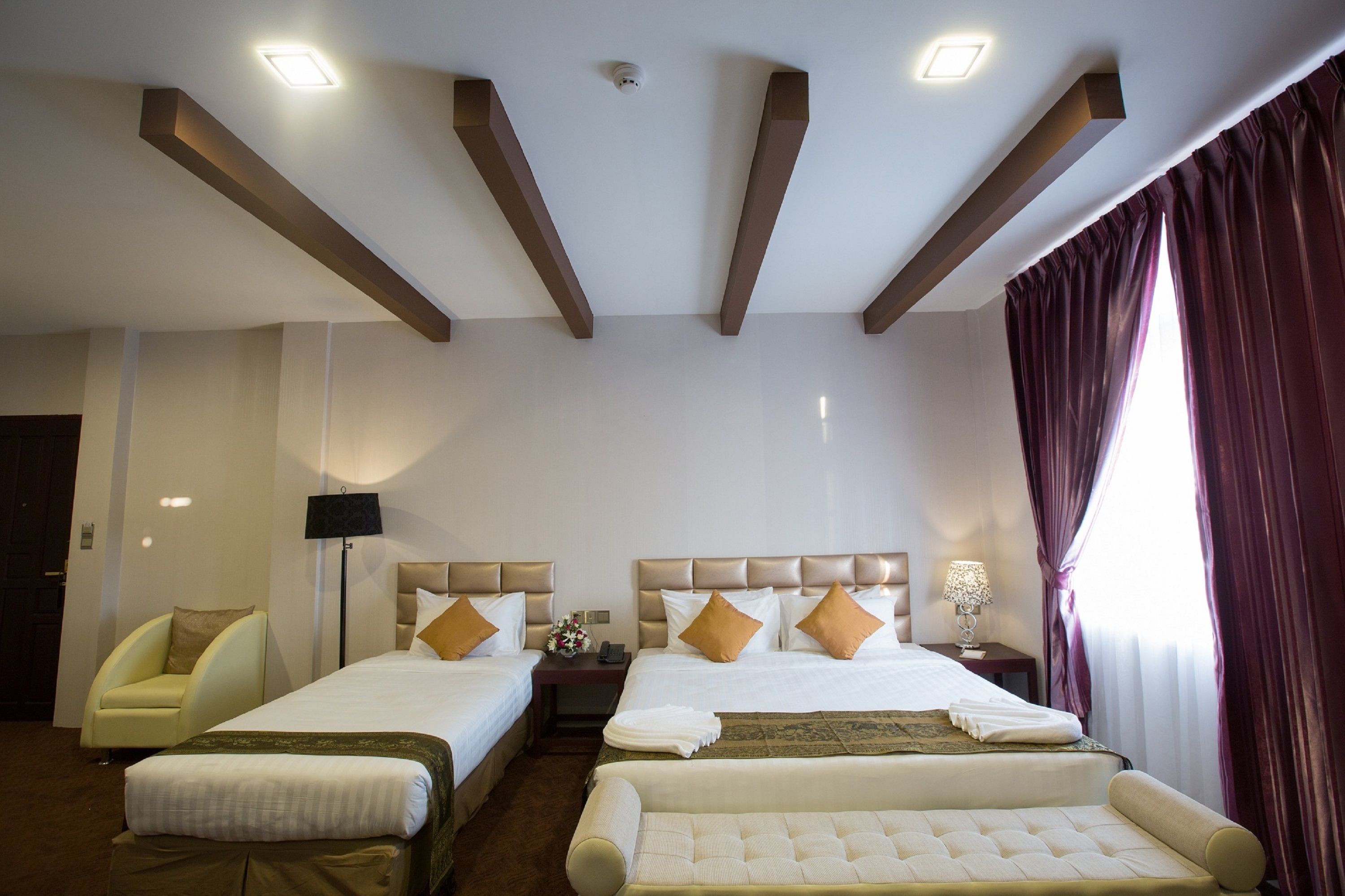 family room | living room | 24-inch flat-screen tv with satellite channels, tv