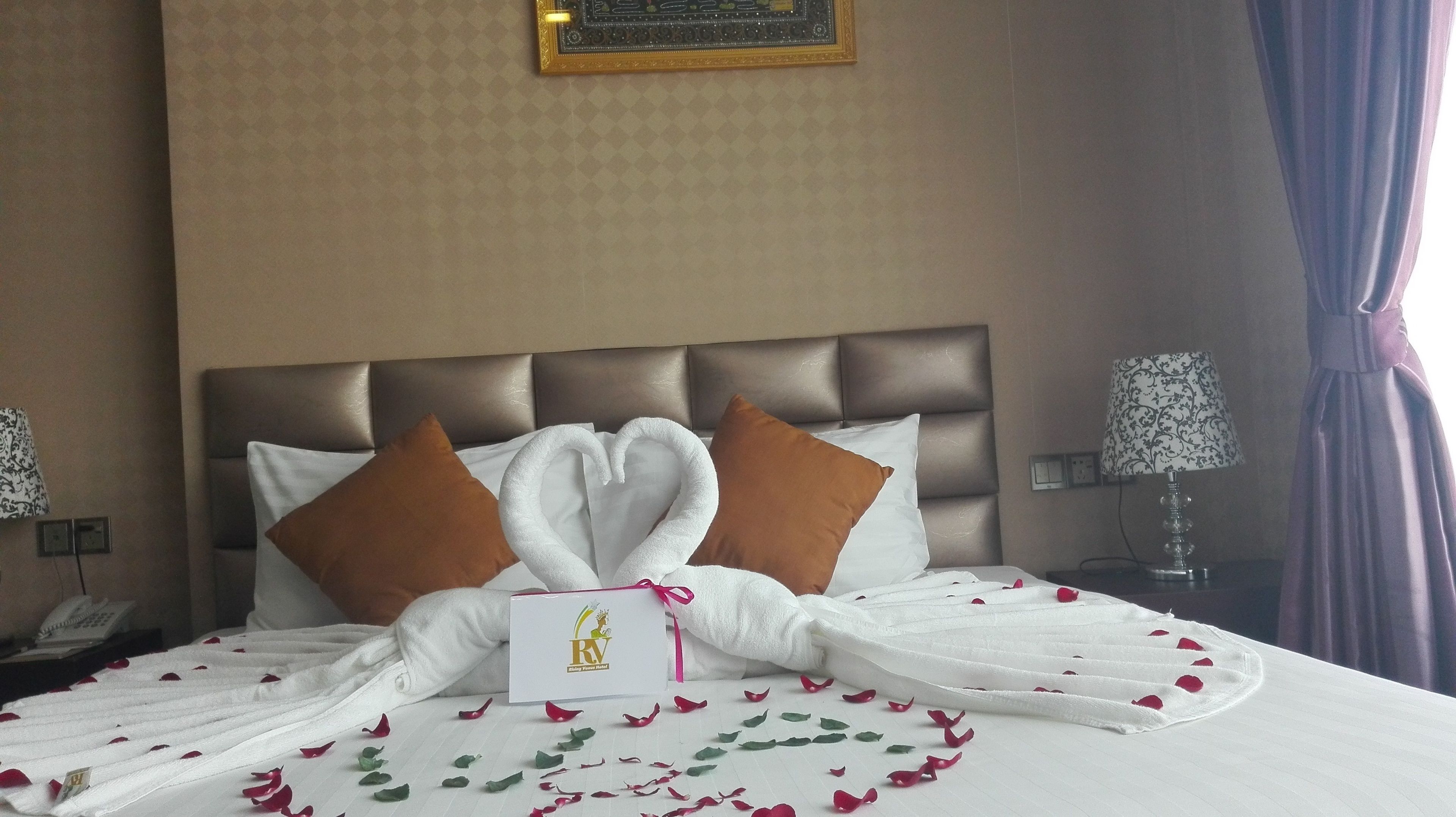 deluxe room | minibar, in-room safe, desk, blackout curtains