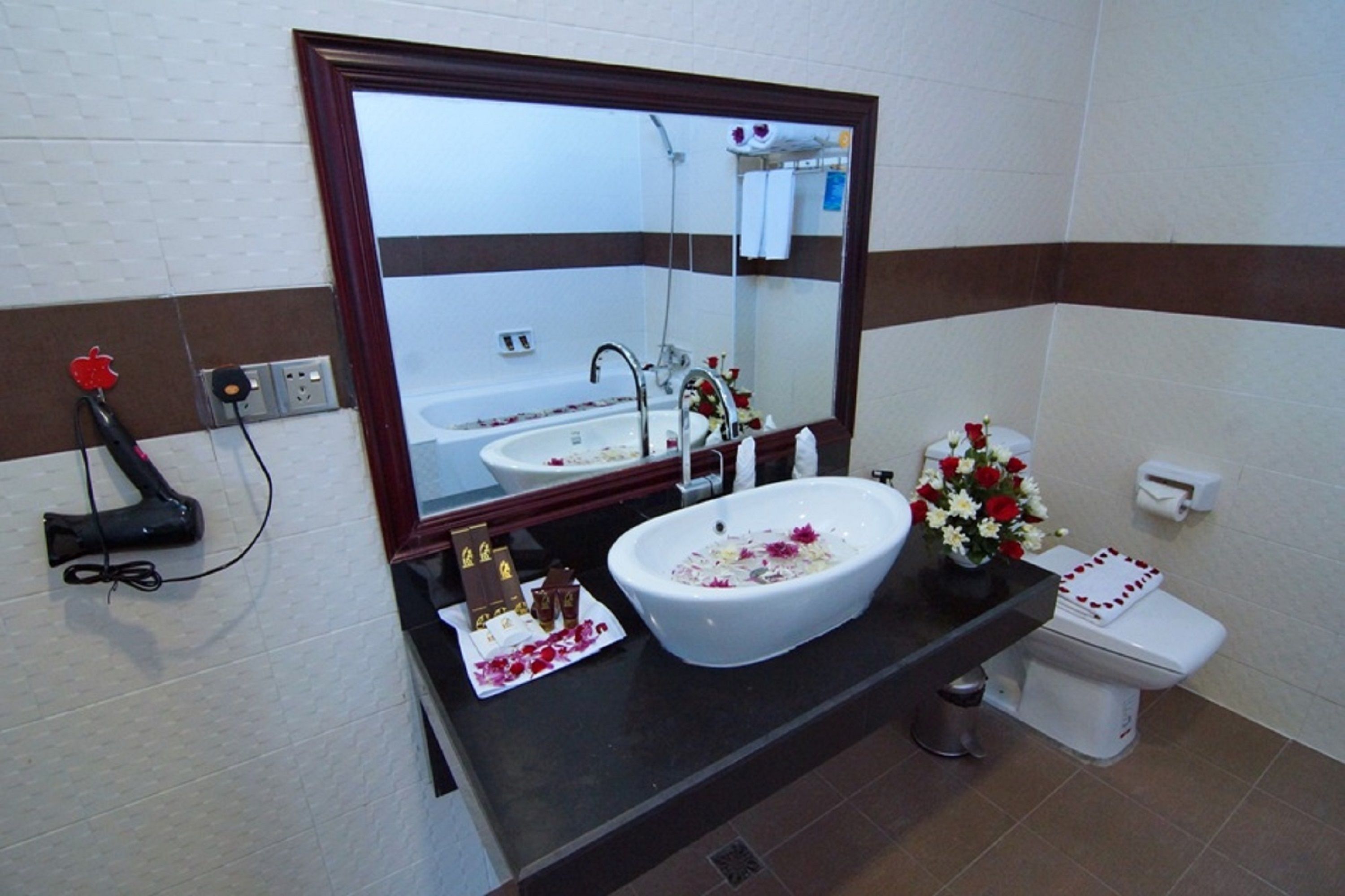 family room | bathroom | free toiletries, hair dryer, towels