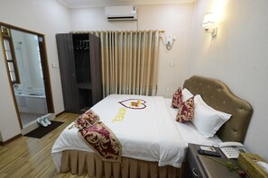 Minibar, coffre-fort, bureau, rideaux d’obscurcissement