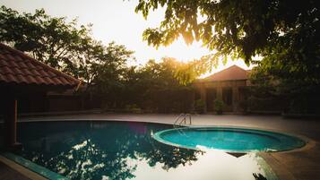 3 outdoor pools, pool umbrellas