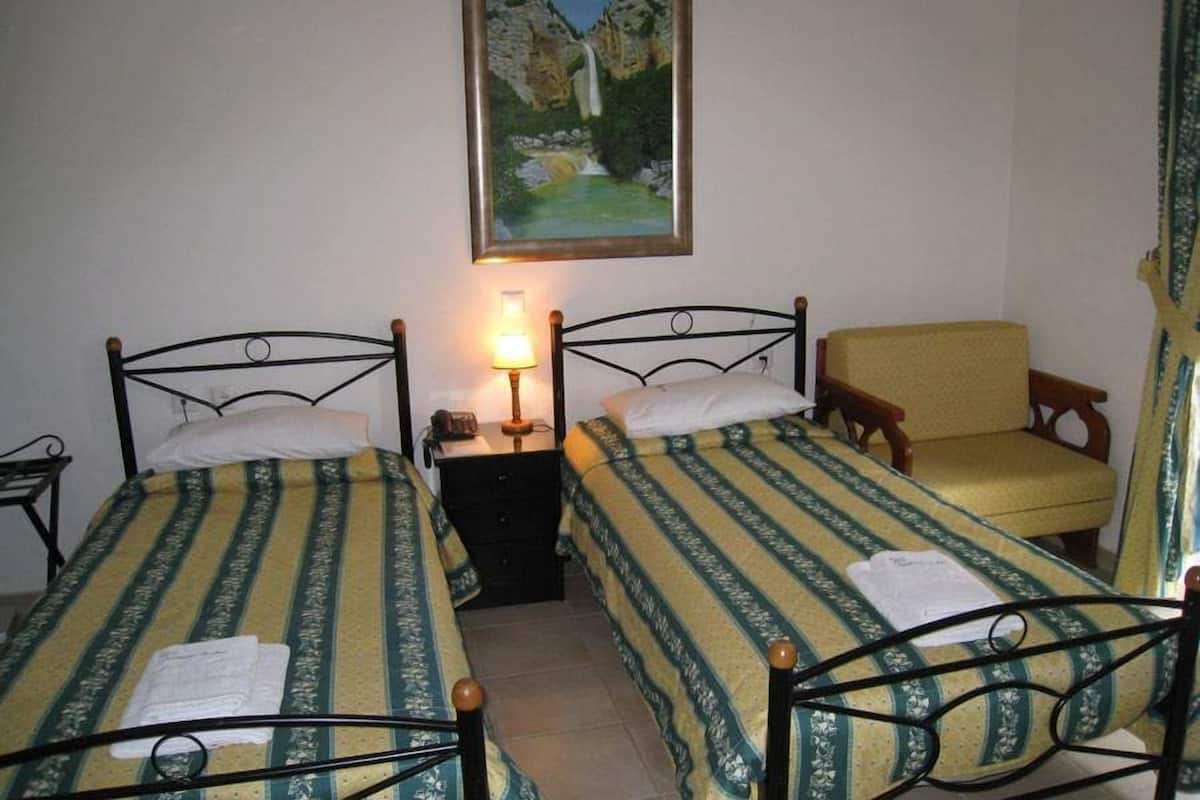 Standard Apartment (Castle View) | In-room safe, desk, iron/ironing board, free cots/infant beds