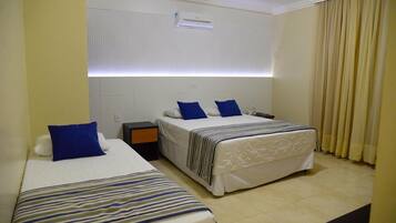 Frigobar, cortinas blackout, Wi-Fi de cortesia, roupa de cama