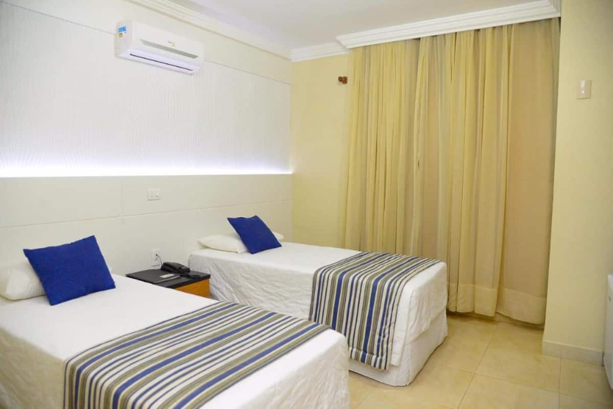 Minibar, rideaux d’obscurcissement, accès au Wi-Fi (inclus)