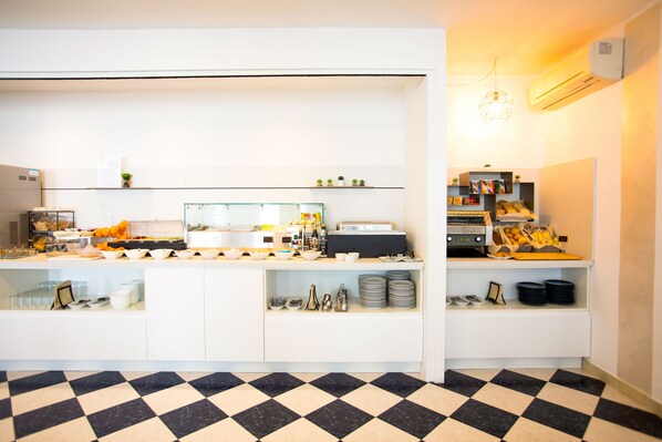 Petit déjeuner complet compris tous les jours