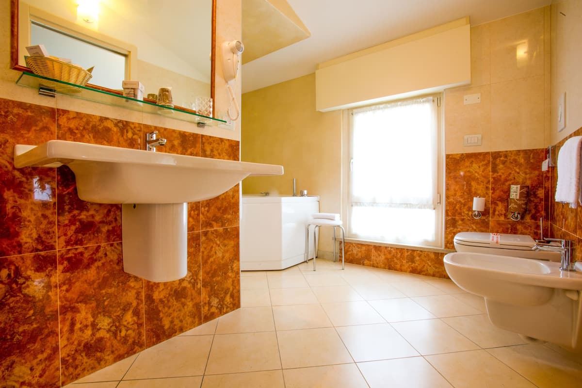 superior double room | bathroom | free toiletries, hair dryer, bidet, towels