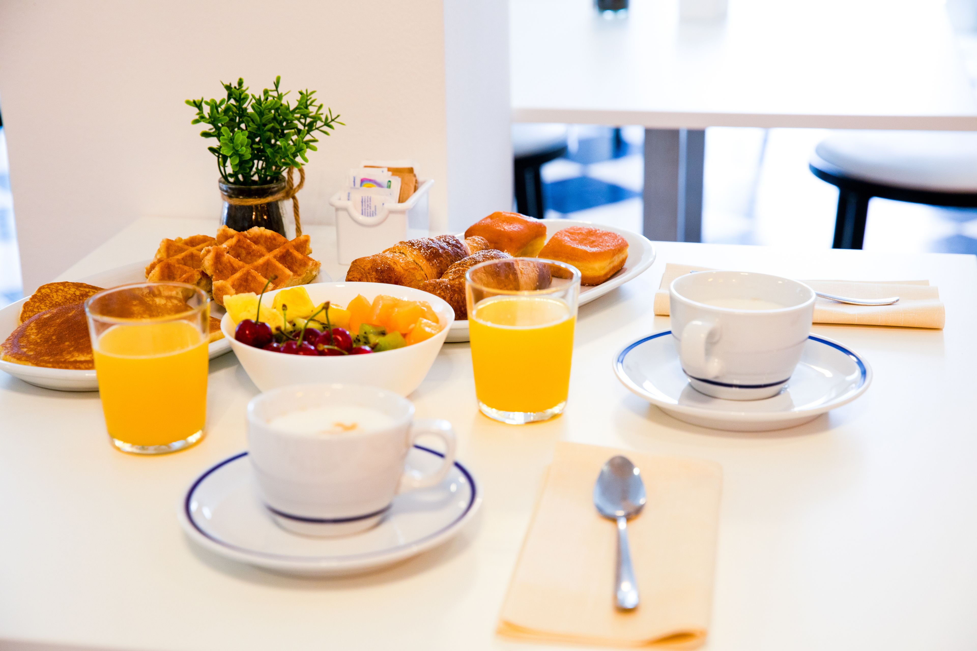 free daily full breakfast